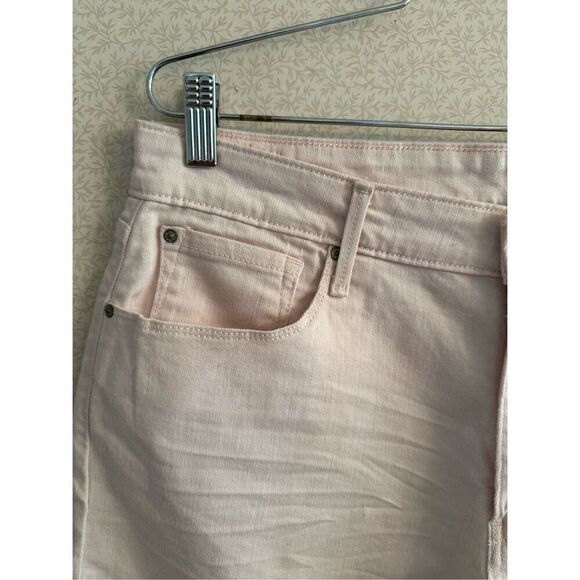 Signature Levi’s high-rise shorts - Picture 2 of 7